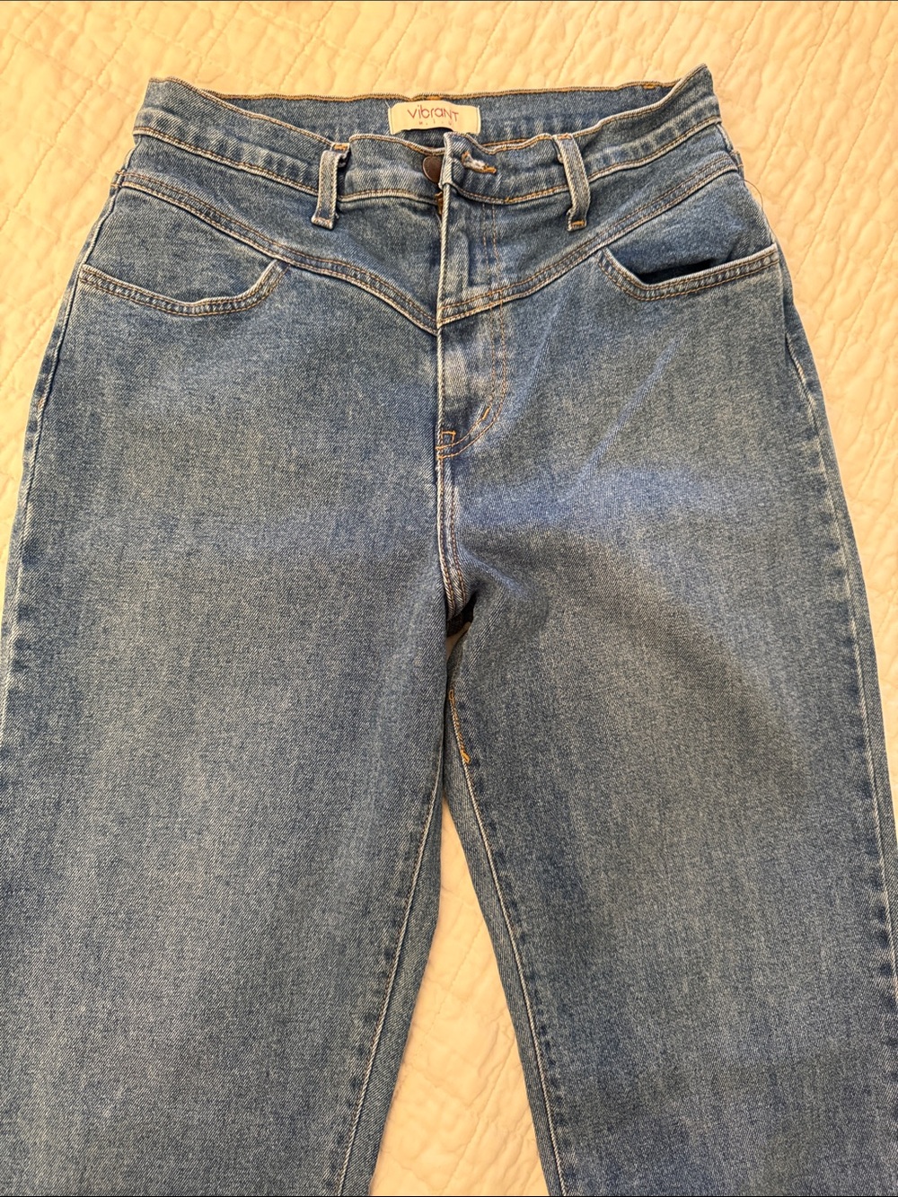 Vibrant Men’s Light Blue Straight-Leg Jeans